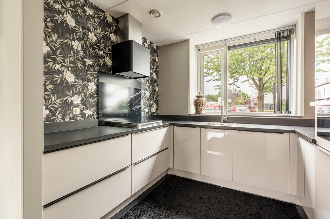 Tussenwoning te koop: De Bloementuin 28, Apeldoorn
