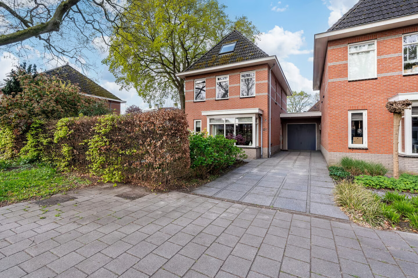 Twee-onder-één-kap te koop: De Zomereik 41, Apeldoorn