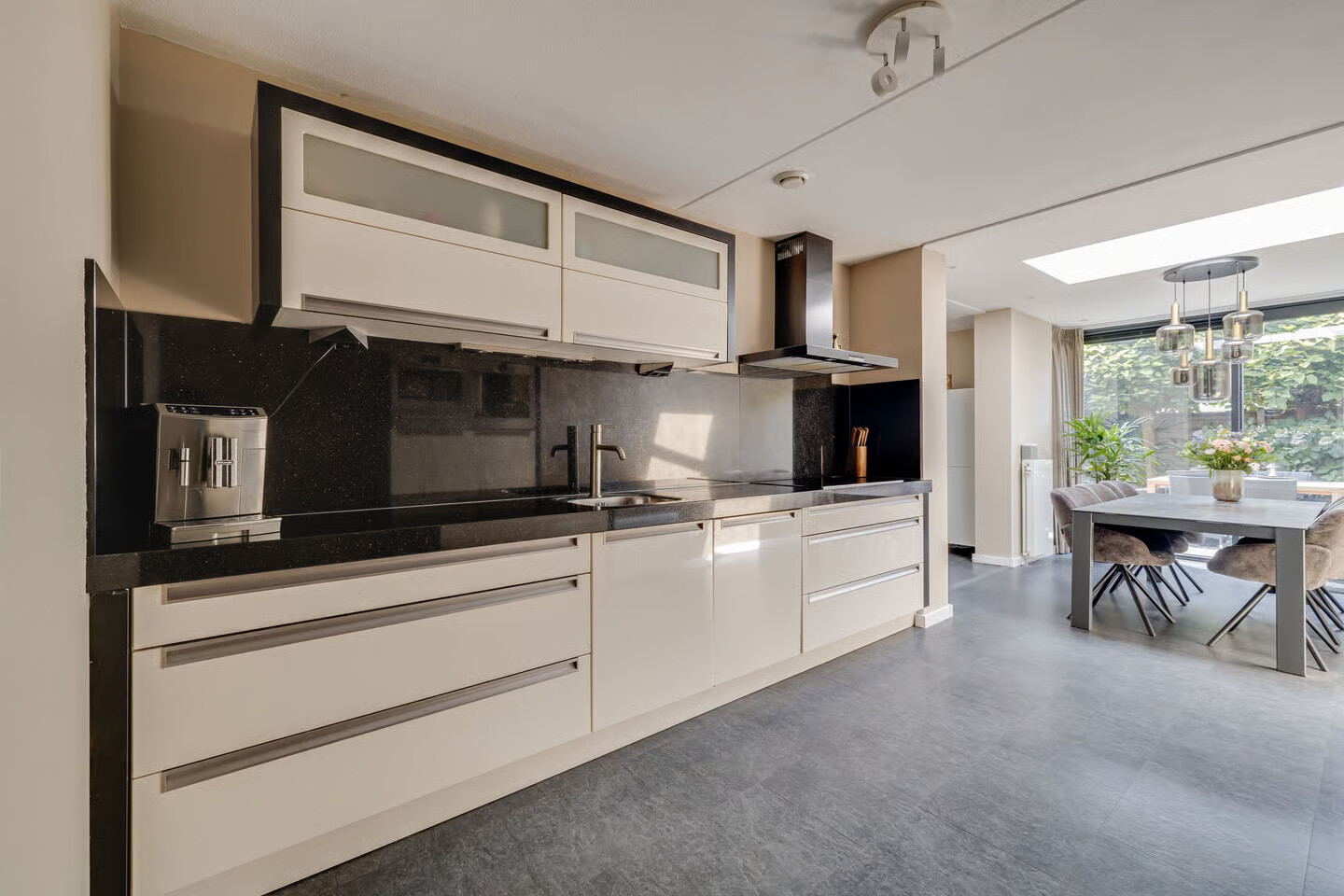 Hoekwoning te koop: Het Schip 210, Apeldoorn