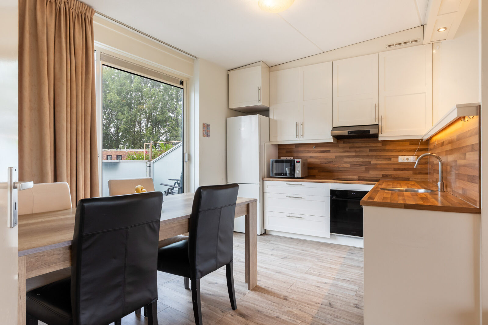 Tussenwoning te koop: De Burcht 32, Apeldoorn