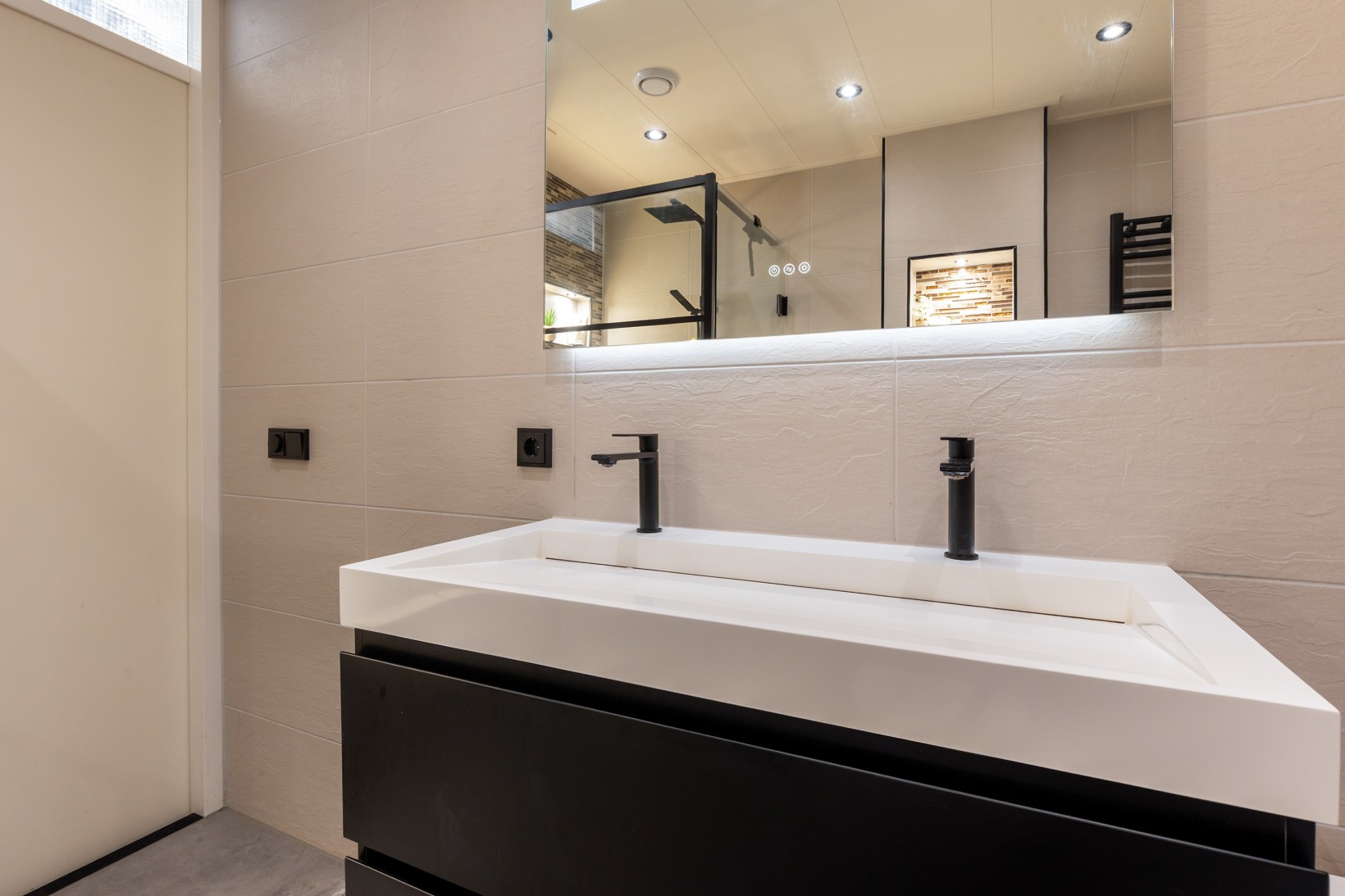 Tussenwoning te koop: De Hovenlaan 79, Apeldoorn