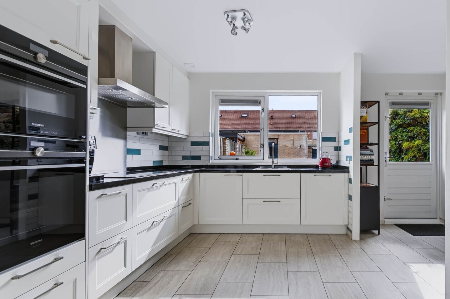 Tussenwoning te koop: Mergelland 32, Apeldoorn