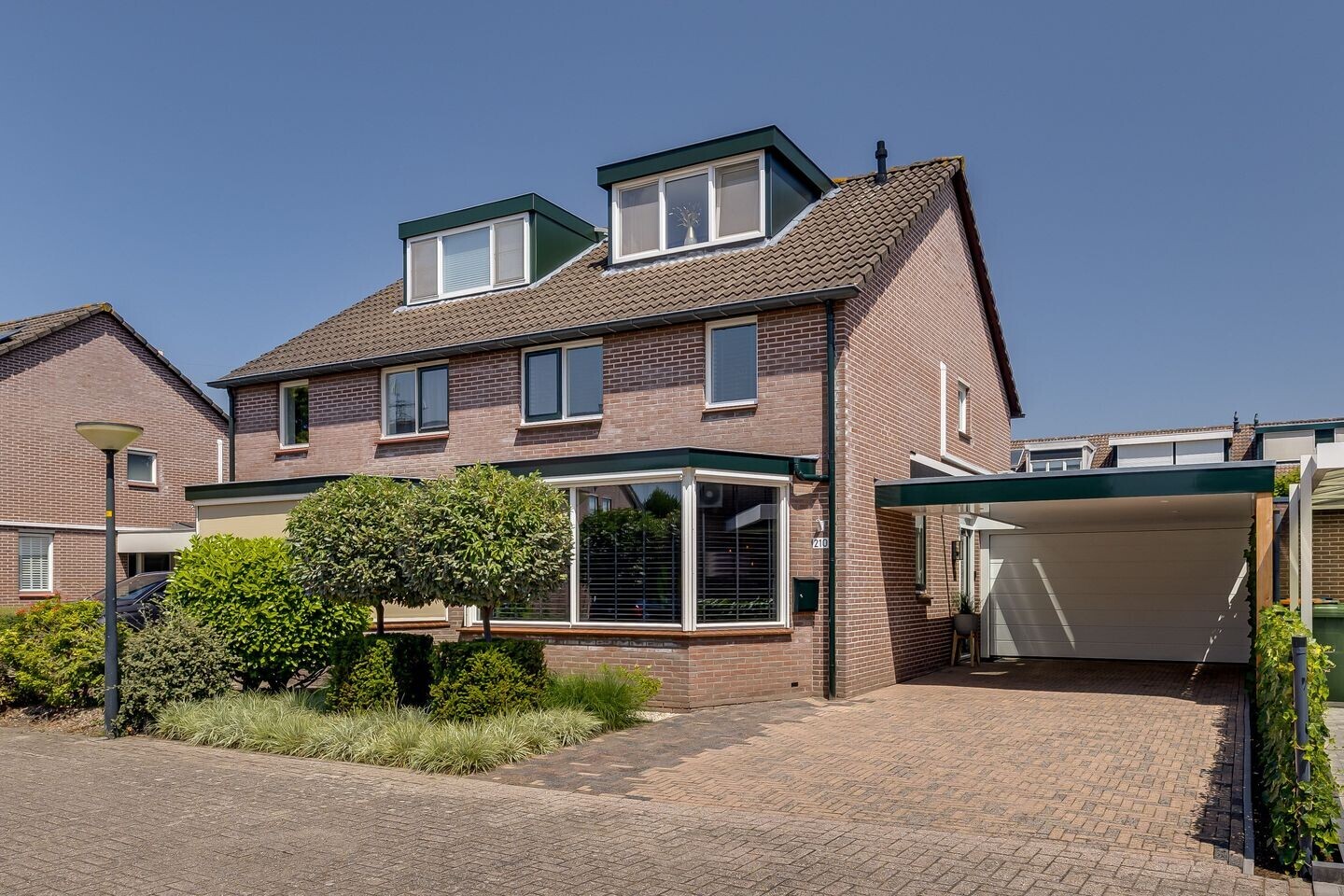 Twee-onder-één-kap te koop: Brugwachtershoeve 210, Apeldoorn