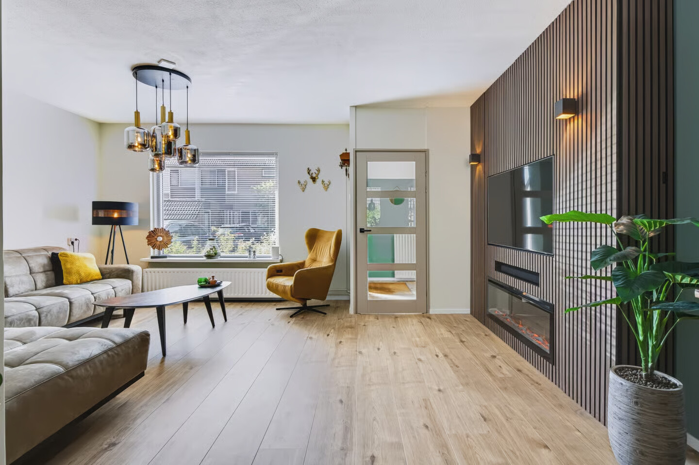 Tussenwoning te koop: Jaromirgaarde 114, Apeldoorn