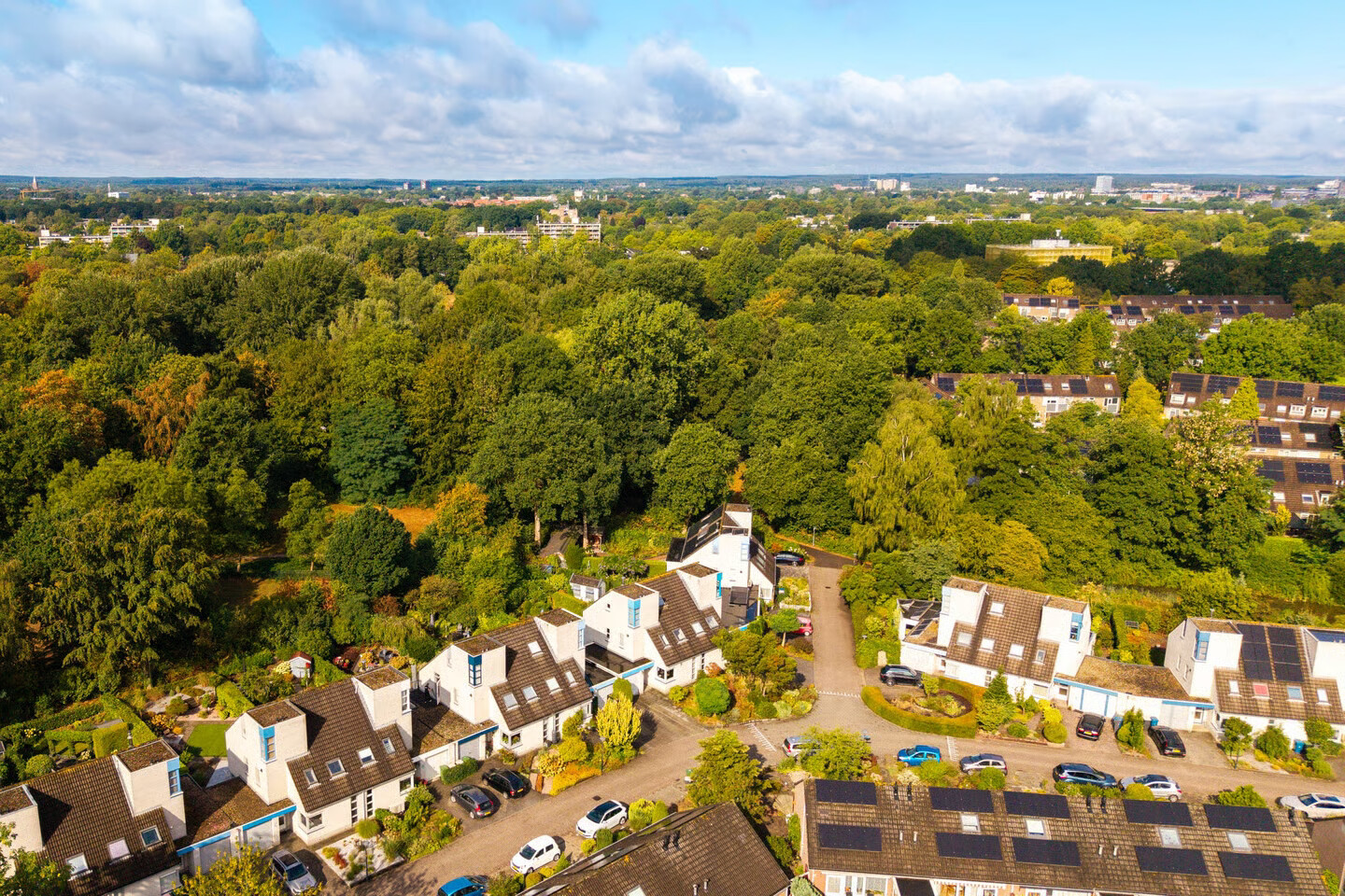 Tussenwoning te koop: Pallietergaarde 327, Apeldoorn