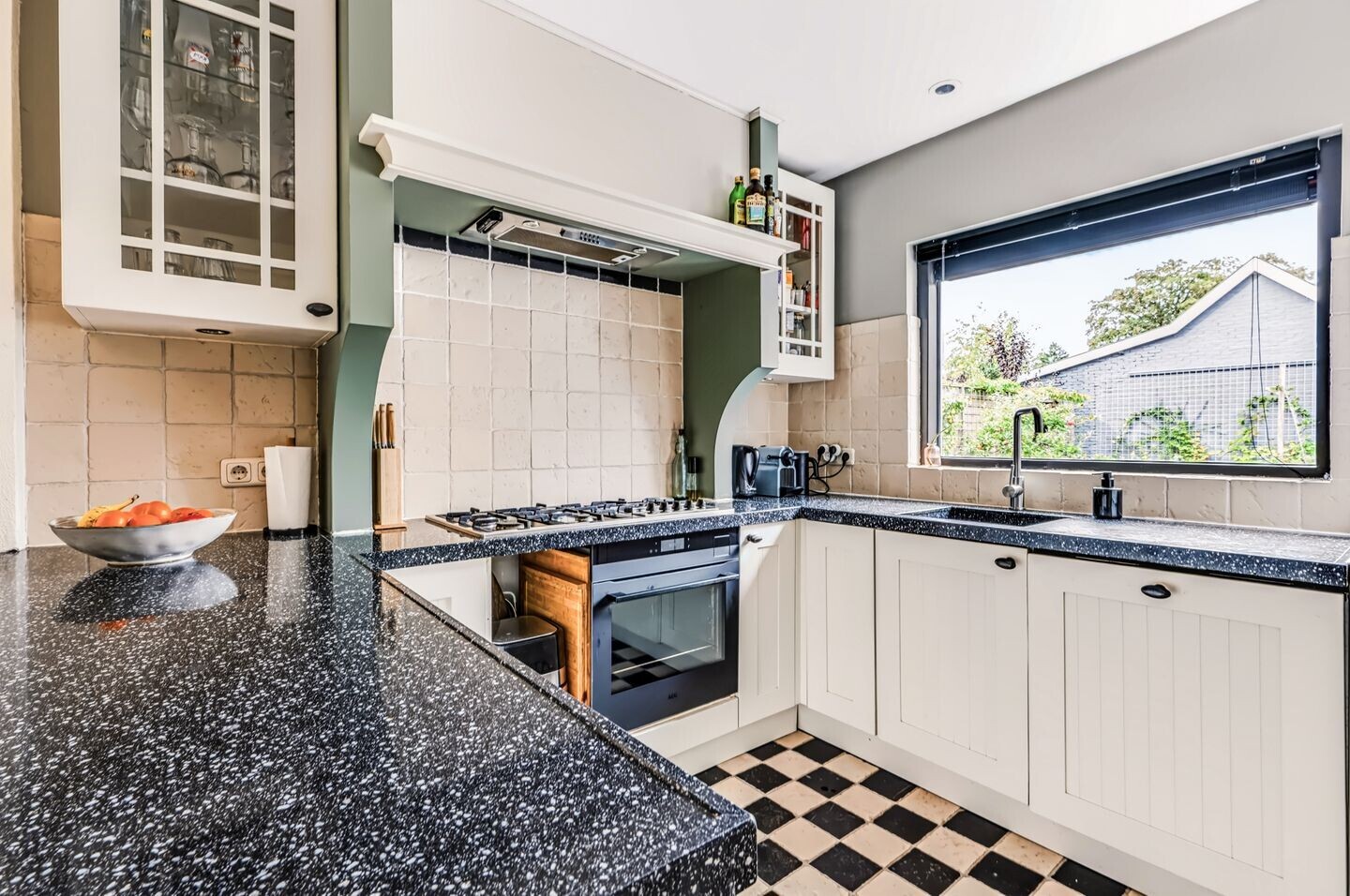 Tussenwoning te koop: Schubertlaan 40, Apeldoorn