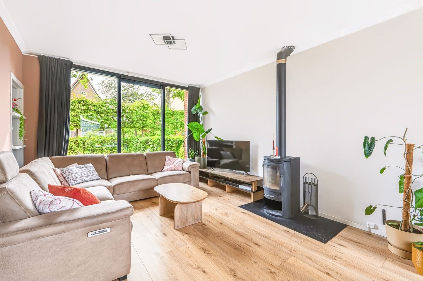 Tussenwoning te koop: Schubertlaan 40, Apeldoorn