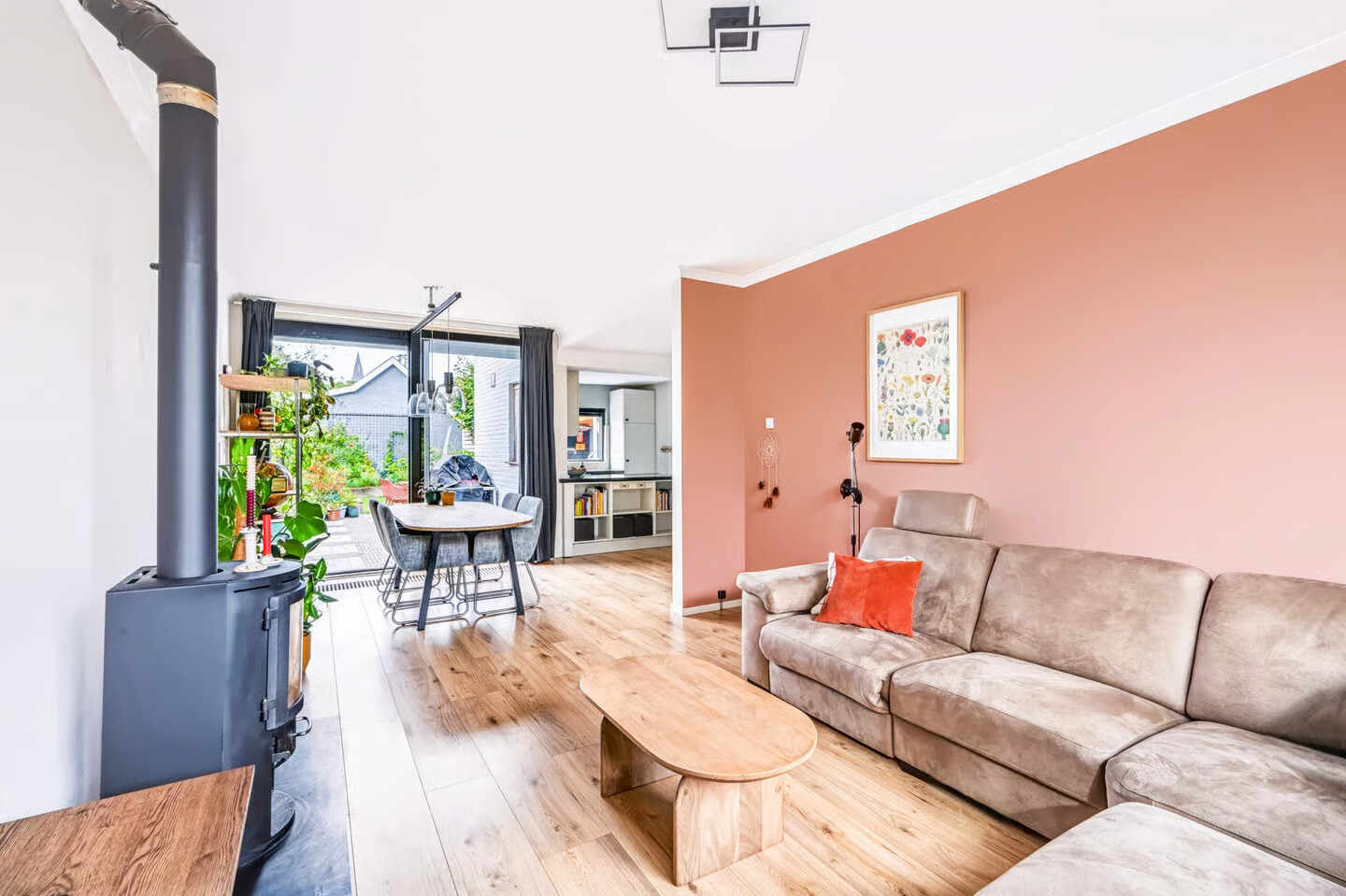 Tussenwoning te koop: Schubertlaan 40, Apeldoorn