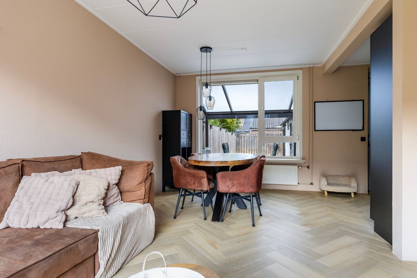 Tussenwoning te koop: Debussylaan 89, Apeldoorn