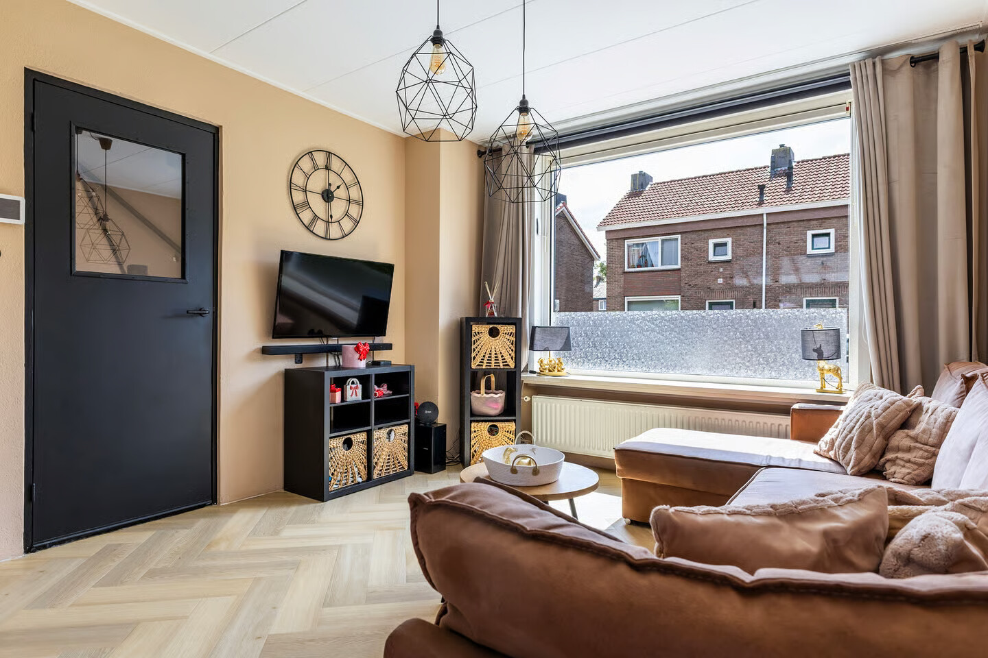 Tussenwoning te koop: Debussylaan 89, Apeldoorn