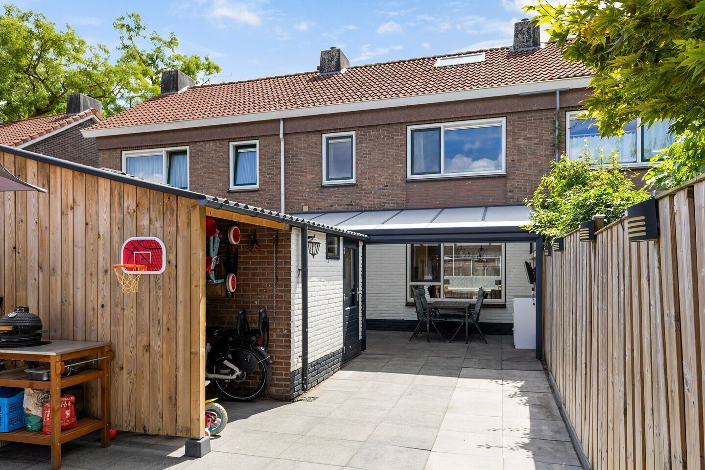 Tussenwoning te koop: Debussylaan 89, Apeldoorn