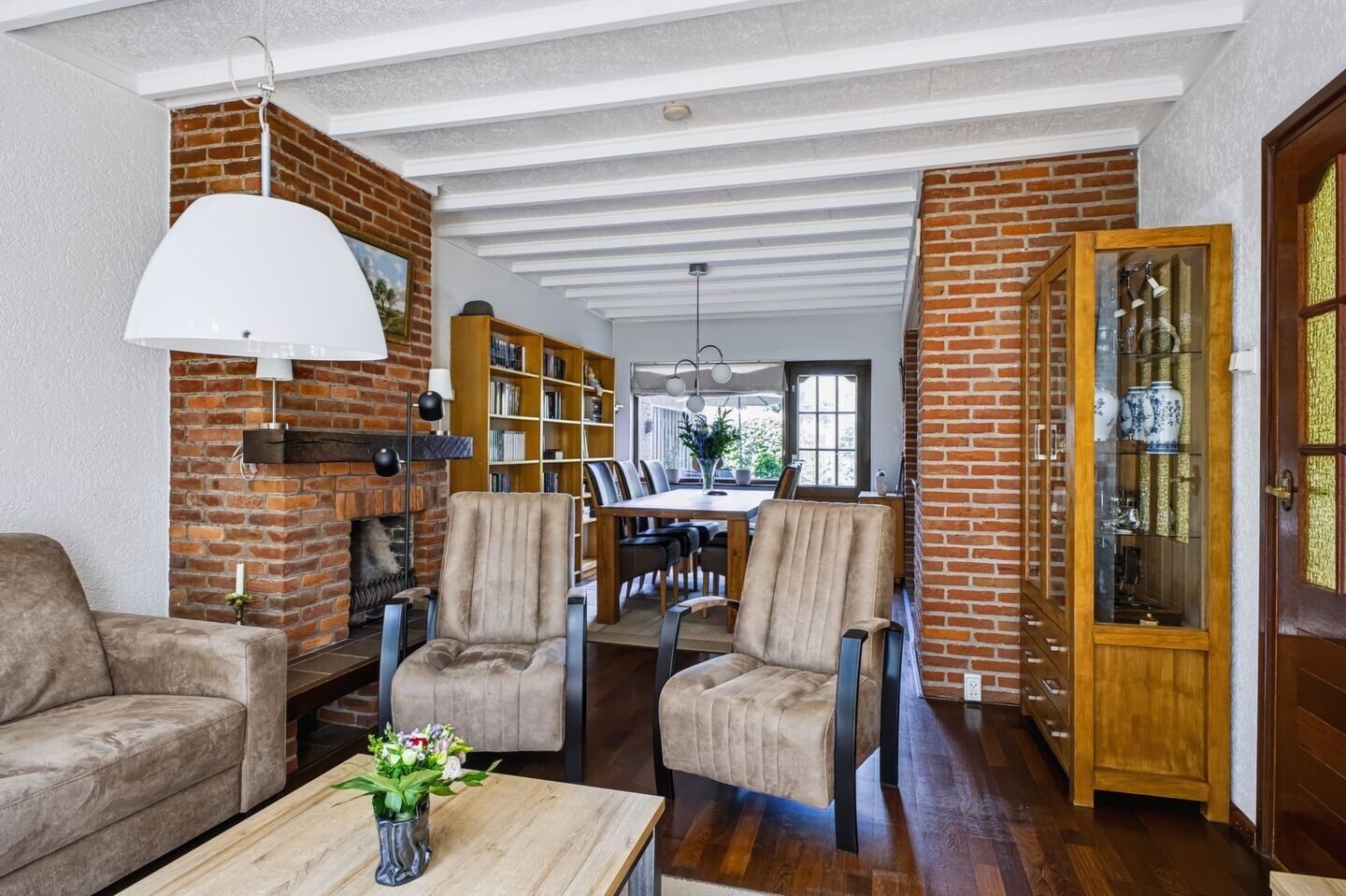 Tussenwoning te koop: Strausslaan 43, Apeldoorn