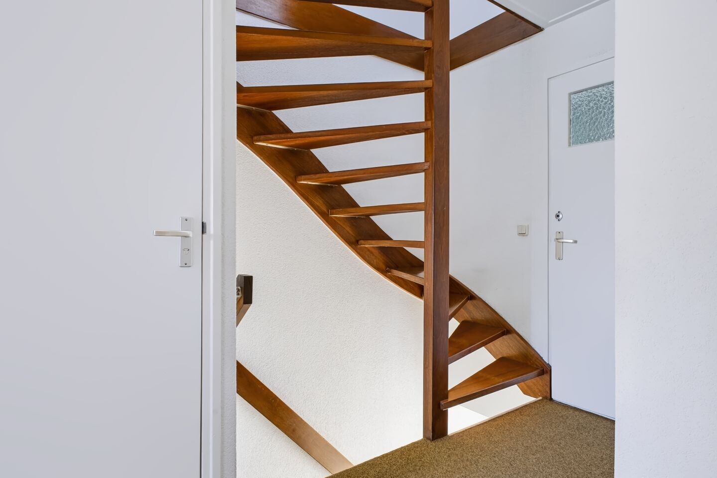 Tussenwoning te koop: Strausslaan 43, Apeldoorn