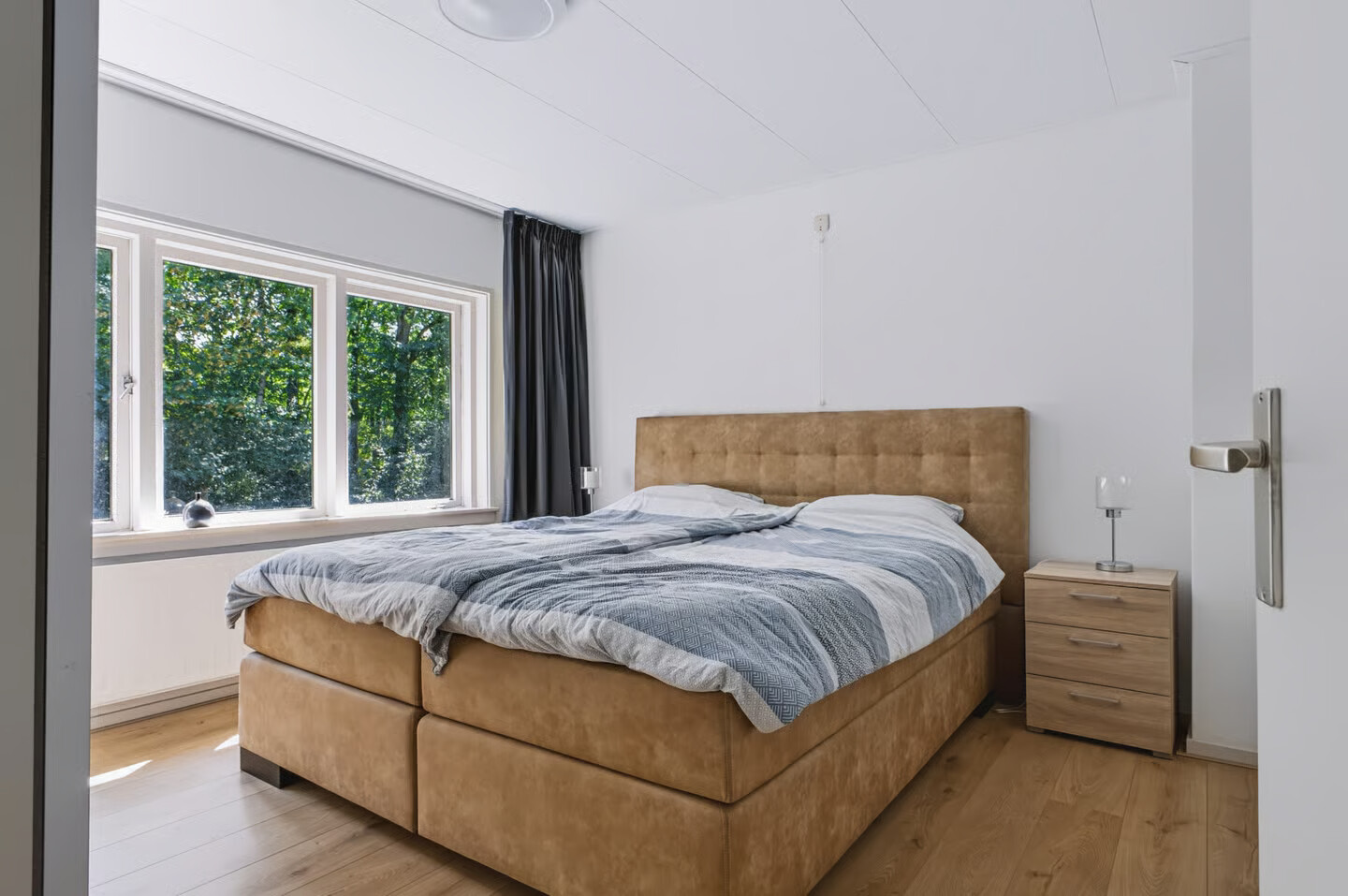 Tussenwoning te koop: Strausslaan 43, Apeldoorn