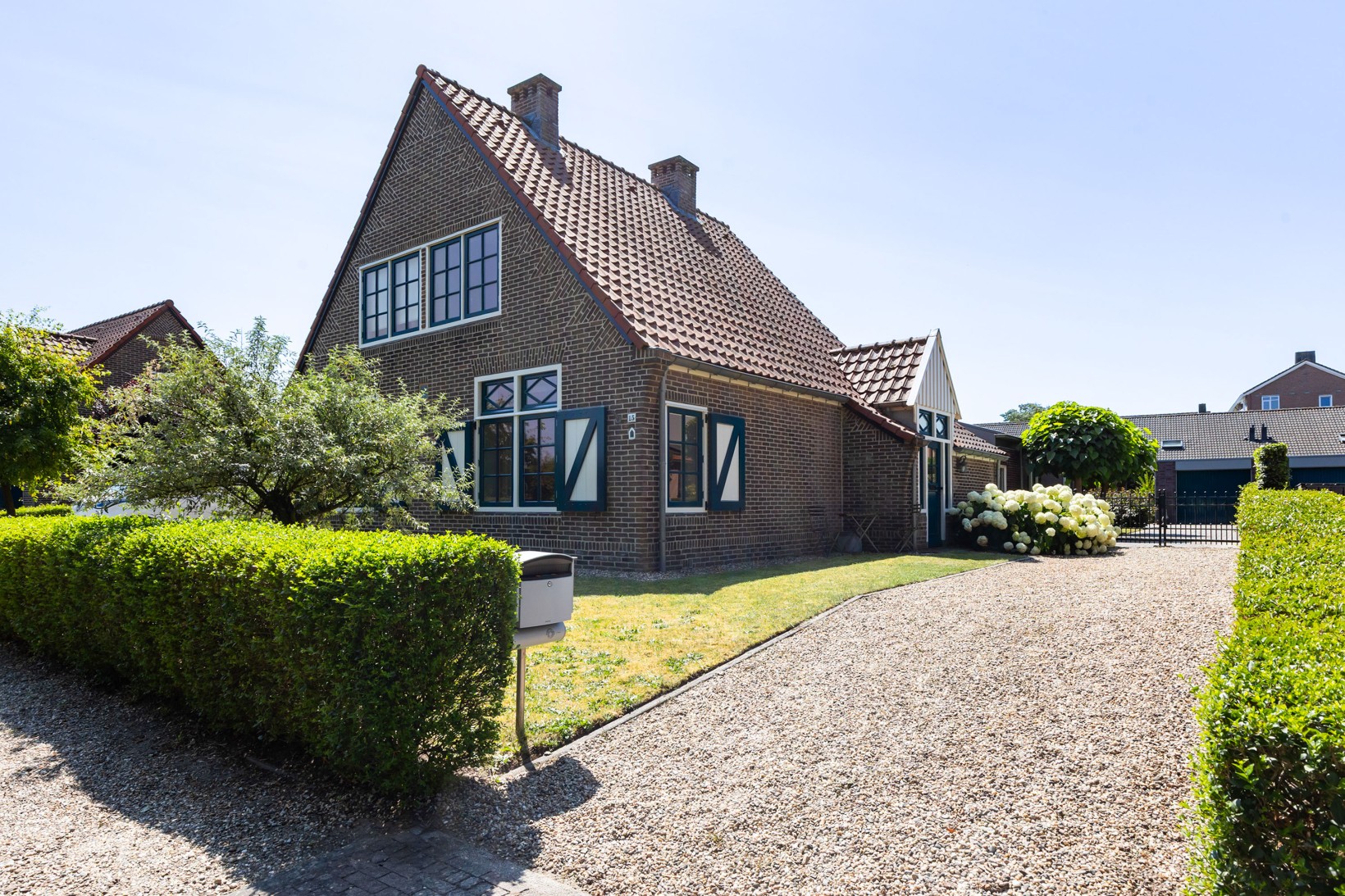 Twee-onder-één-kap te koop: Houtweg 15, Apeldoorn
