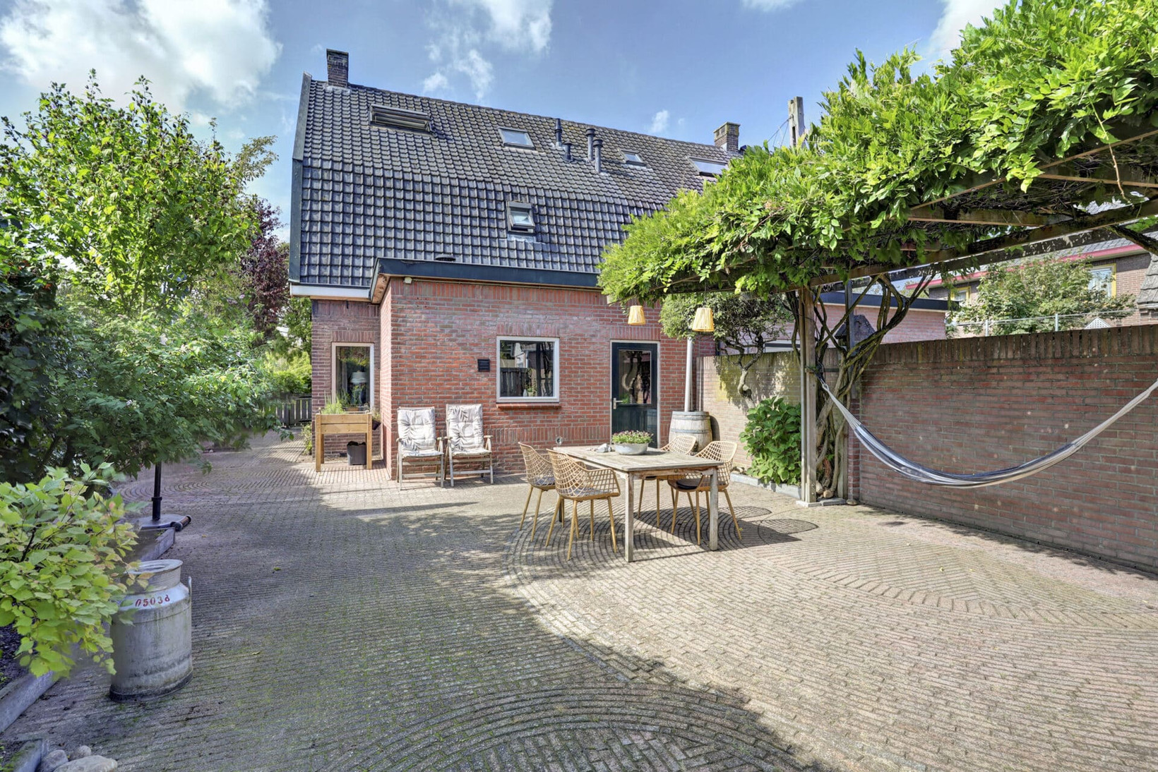 Twee-onder-één-kap te koop: H.W. Iordensweg 43, Twello