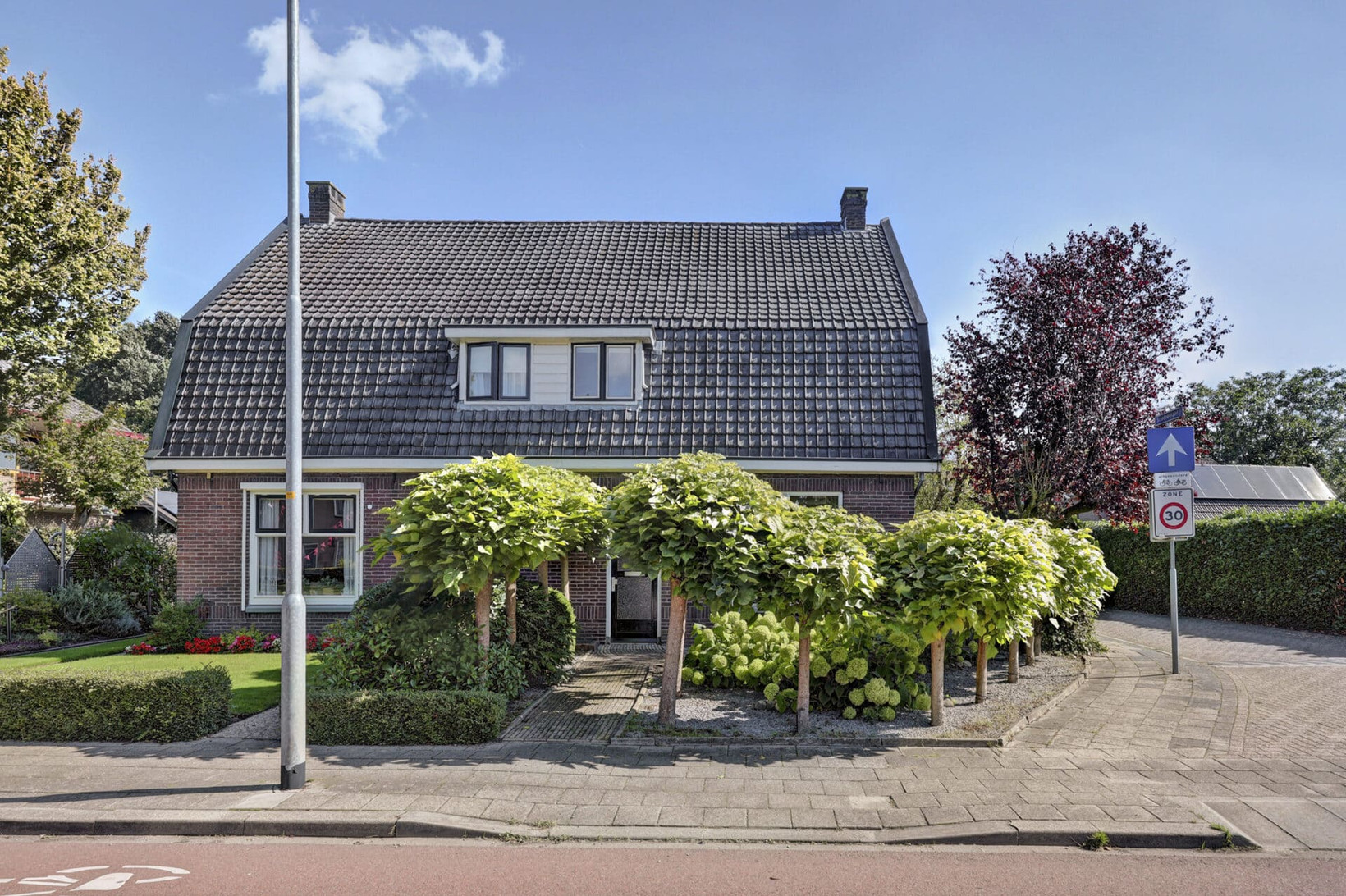 Twee-onder-één-kap te koop: H.W. Iordensweg 43, Twello