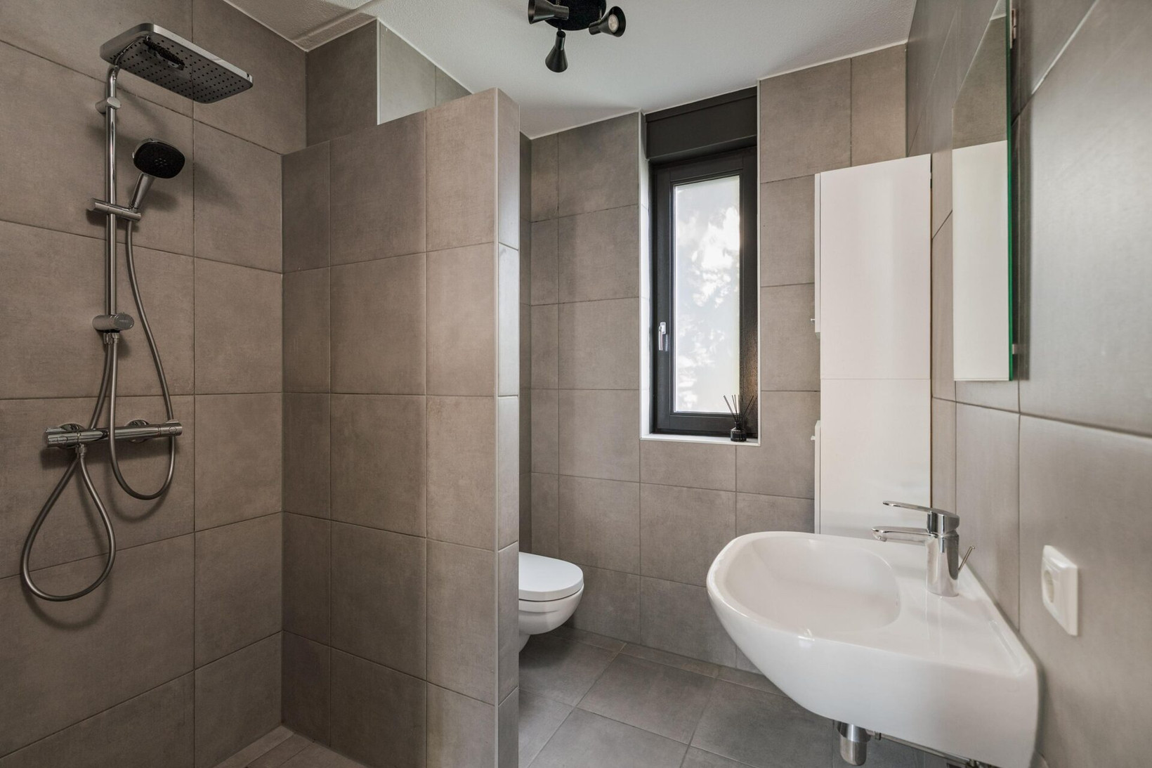 Tussenwoning te koop: Abraham Kuyperstraat 23, Twello