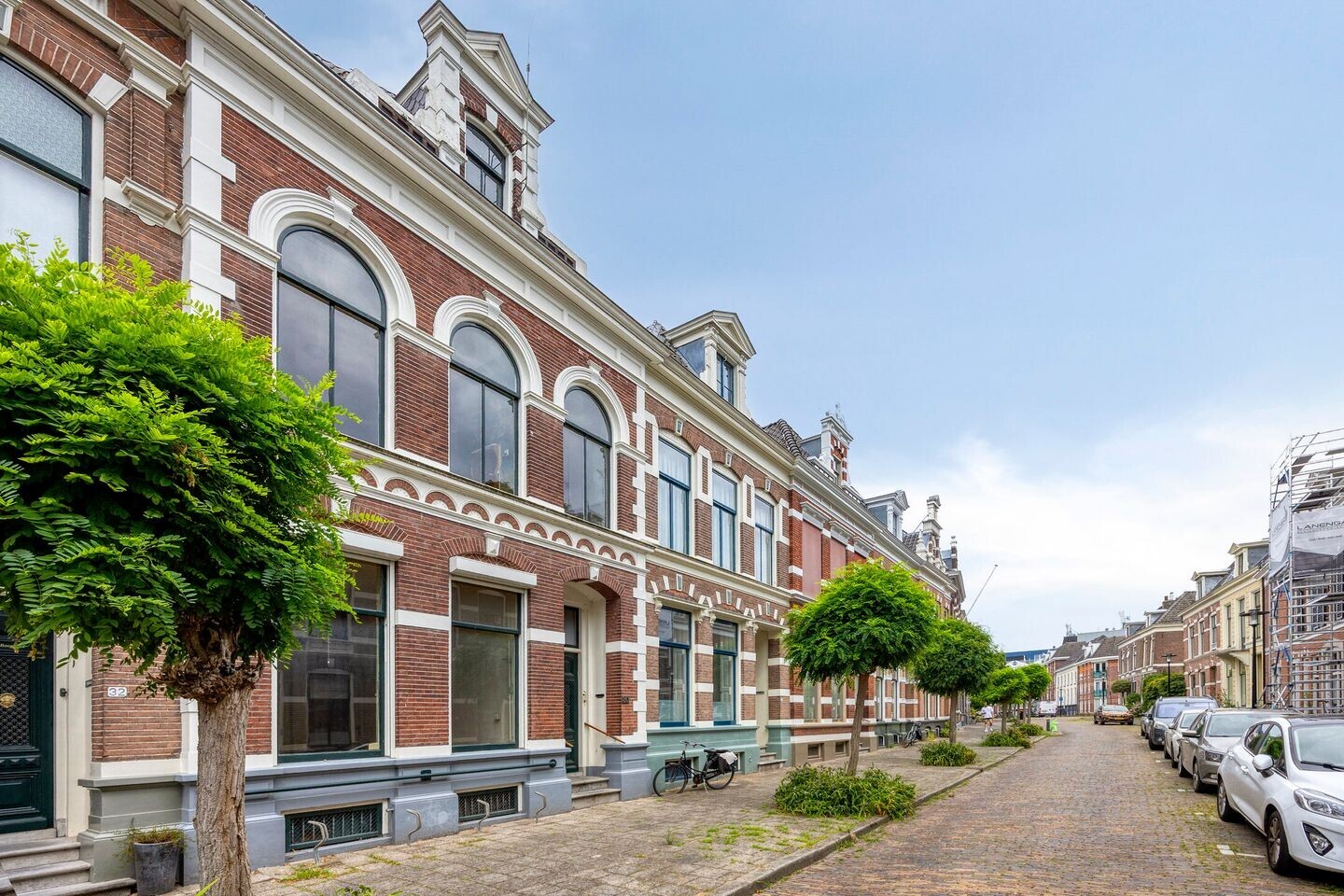 Tussenwoning te koop: Graaf van Burenstraat 30, Deventer