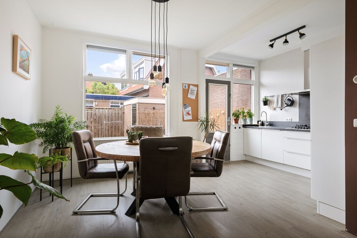 Tussenwoning te koop: Diepenveenseweg 119, Deventer
