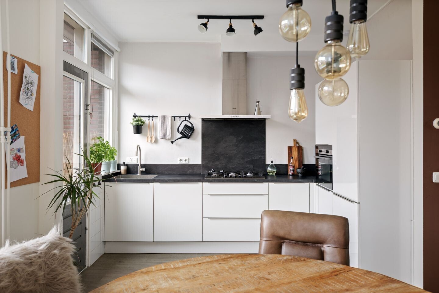 Tussenwoning te koop: Diepenveenseweg 119, Deventer