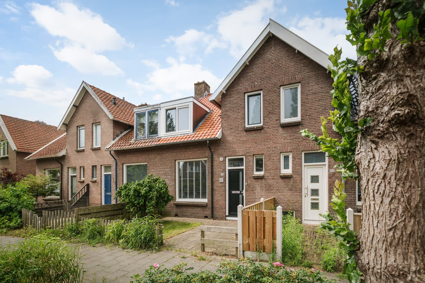 Tussenwoning te koop: Diepenveenseweg 119, Deventer