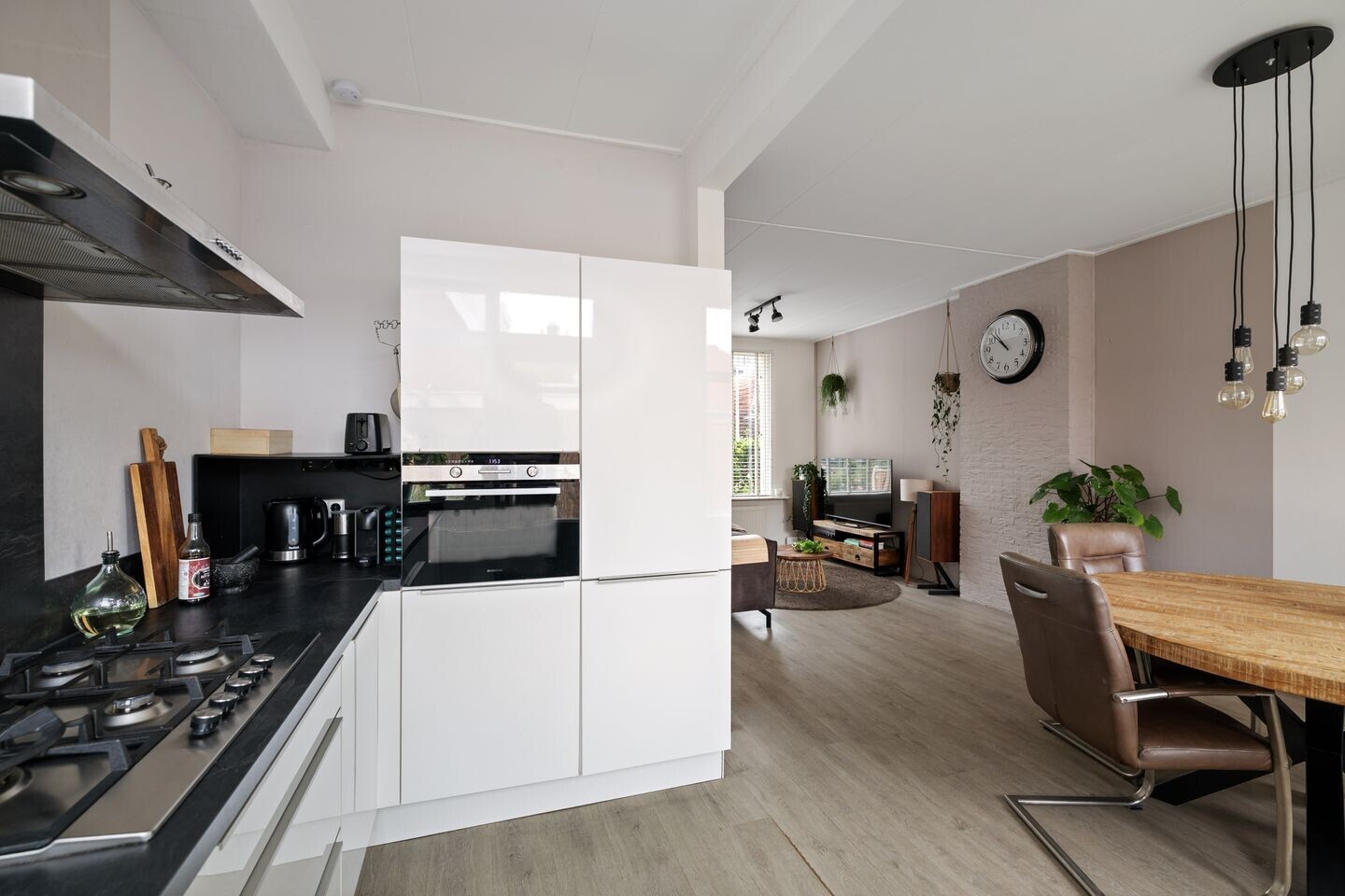Tussenwoning te koop: Diepenveenseweg 119, Deventer