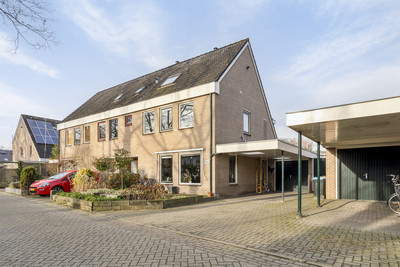 Weg door de. 25