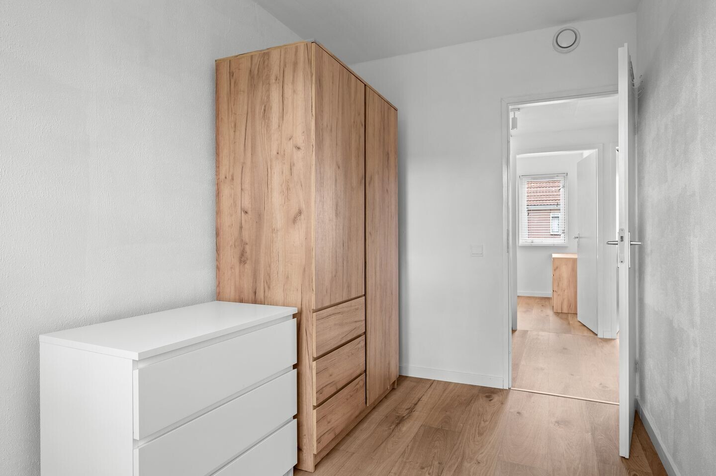 Tussenwoning te koop: Esdoornlaan 29, Deventer