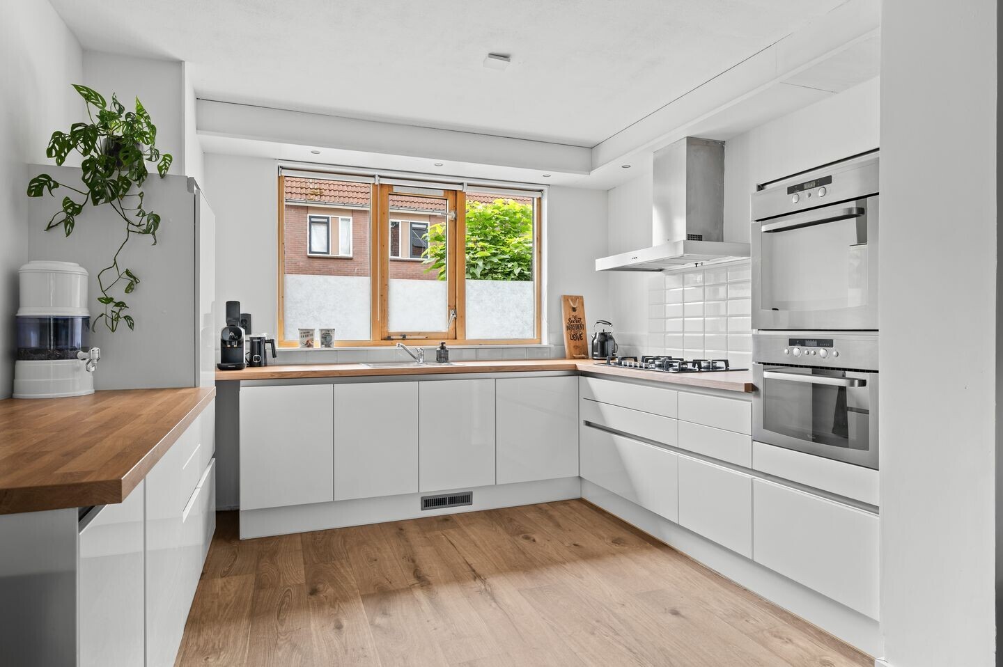 Tussenwoning te koop: Esdoornlaan 29, Deventer
