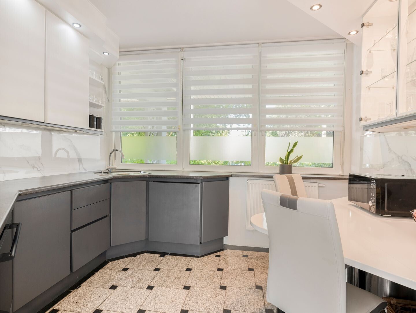 Tussenwoning te koop: Swanenburg 241, Deventer