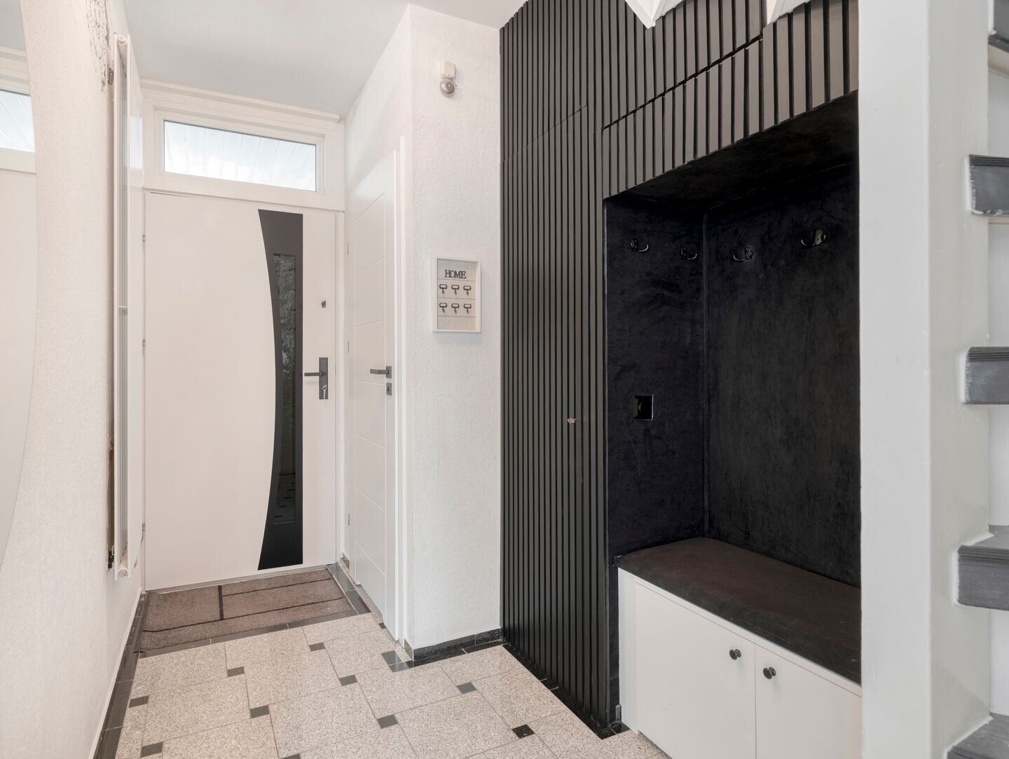 Tussenwoning te koop: Swanenburg 241, Deventer
