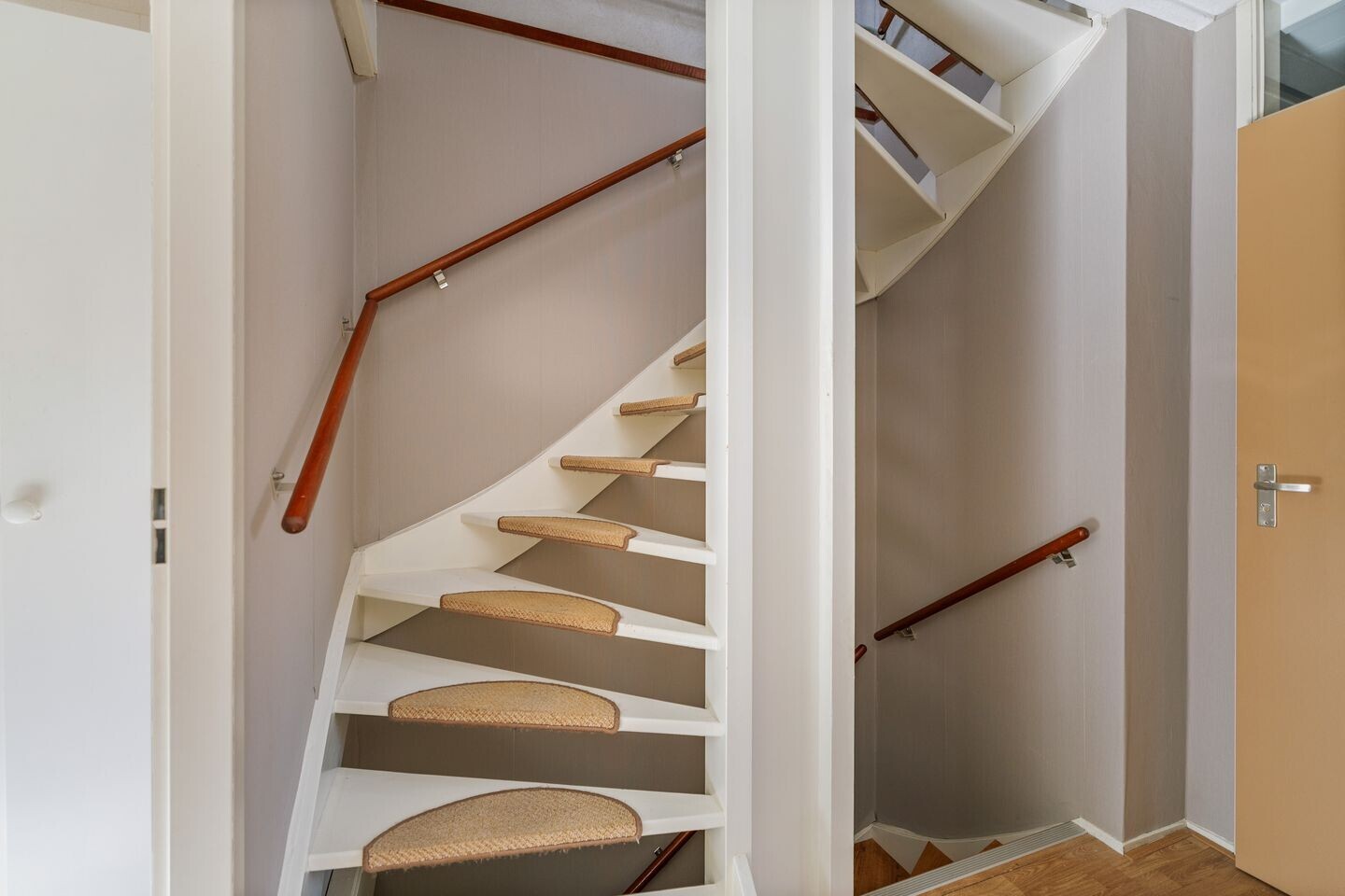 Tussenwoning te koop: Veldhommel 29, Deventer