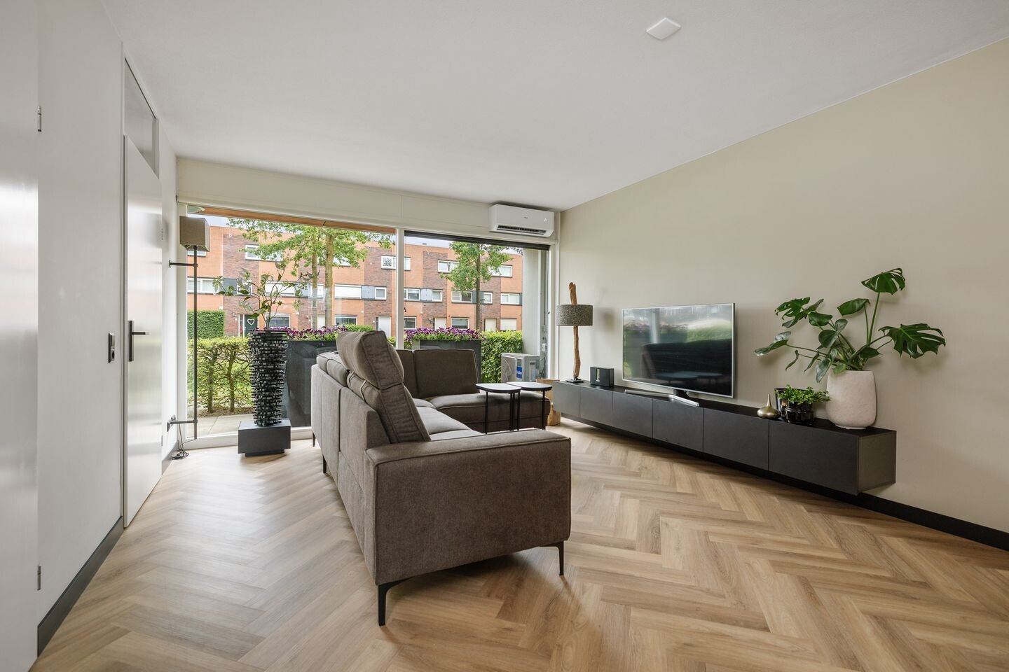 Tussenwoning te koop: Leeghwaterlaan 8, Deventer