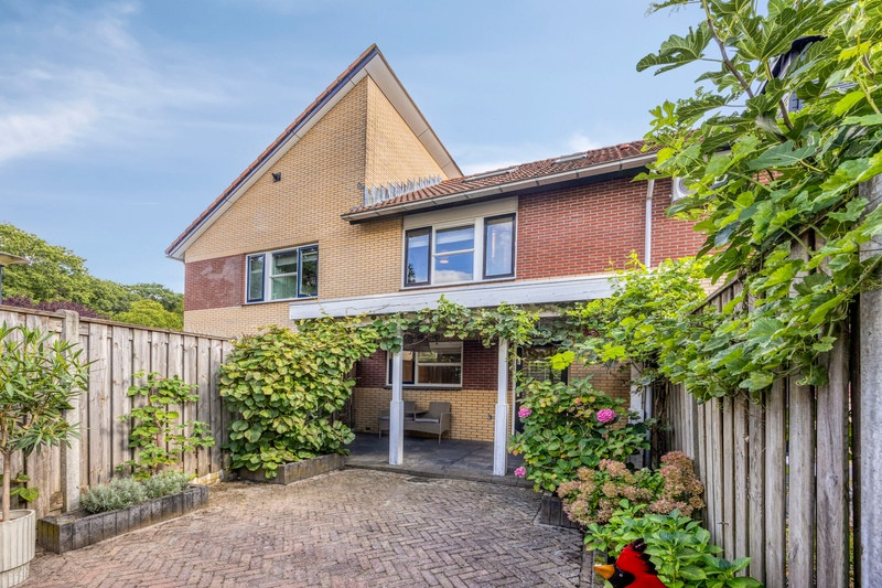 Tussenwoning te koop: Van Ravesteynpad 65, Deventer