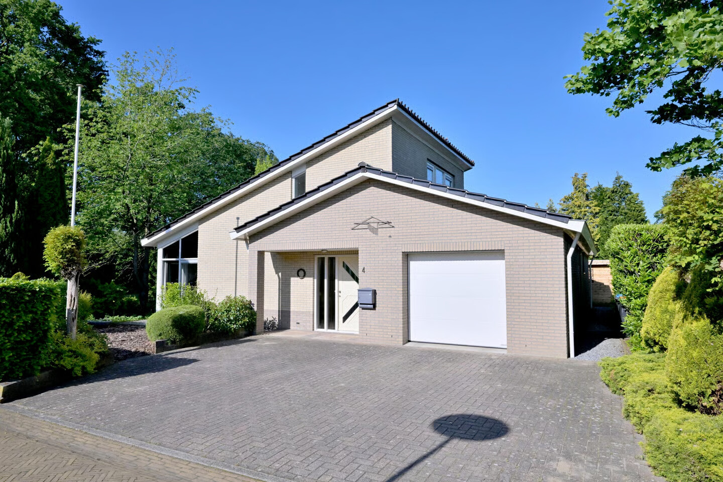 Vrijstaande woning te koop: Toon Dupuisstraat 4, Deventer