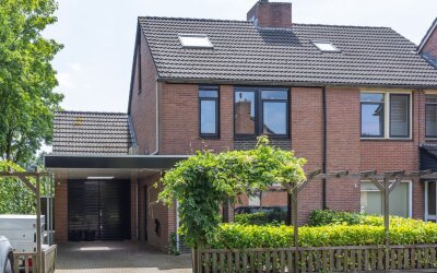 Nieuwenhuis. 1