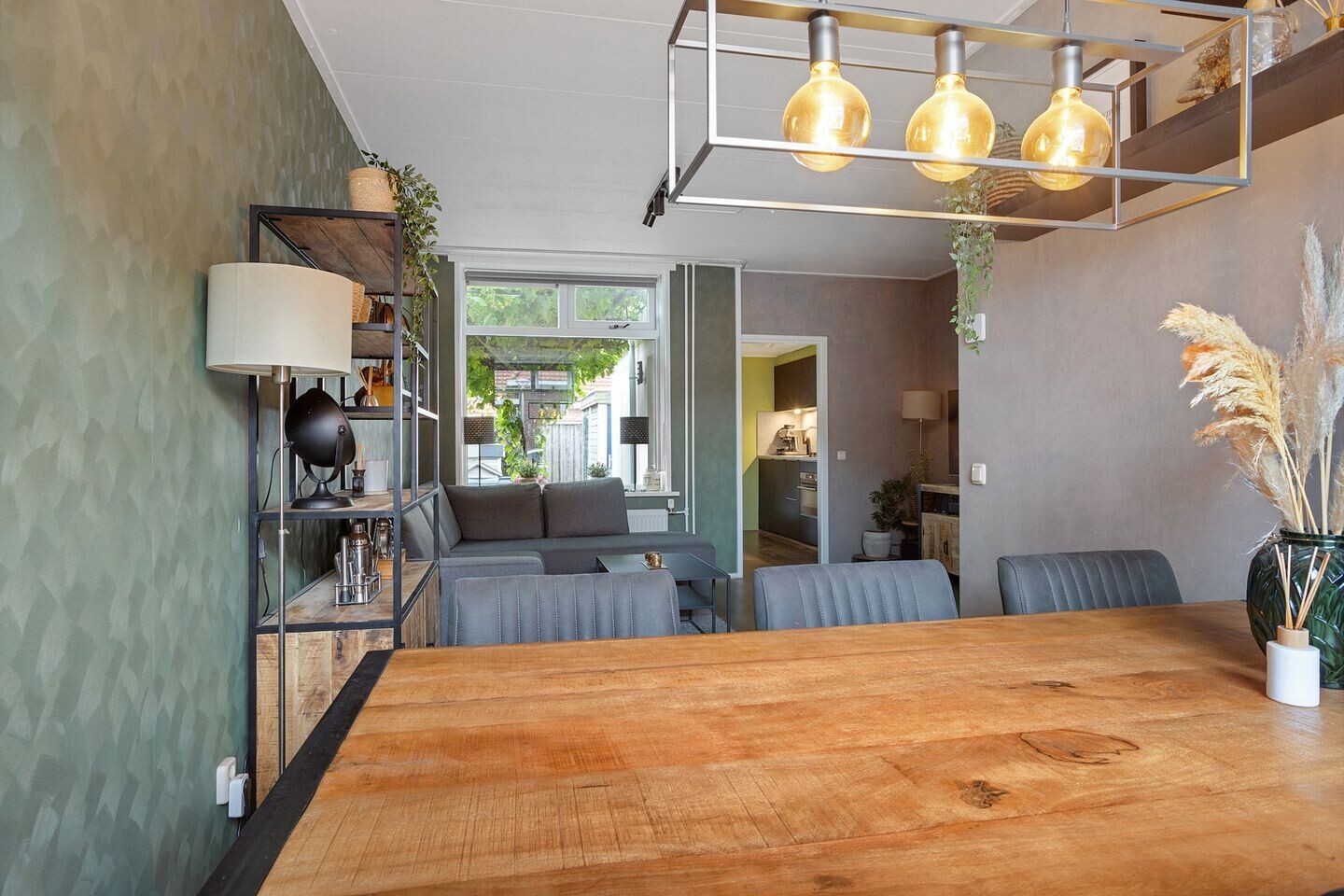 Tussenwoning te koop: Soerabaiastraat 10, Enschede