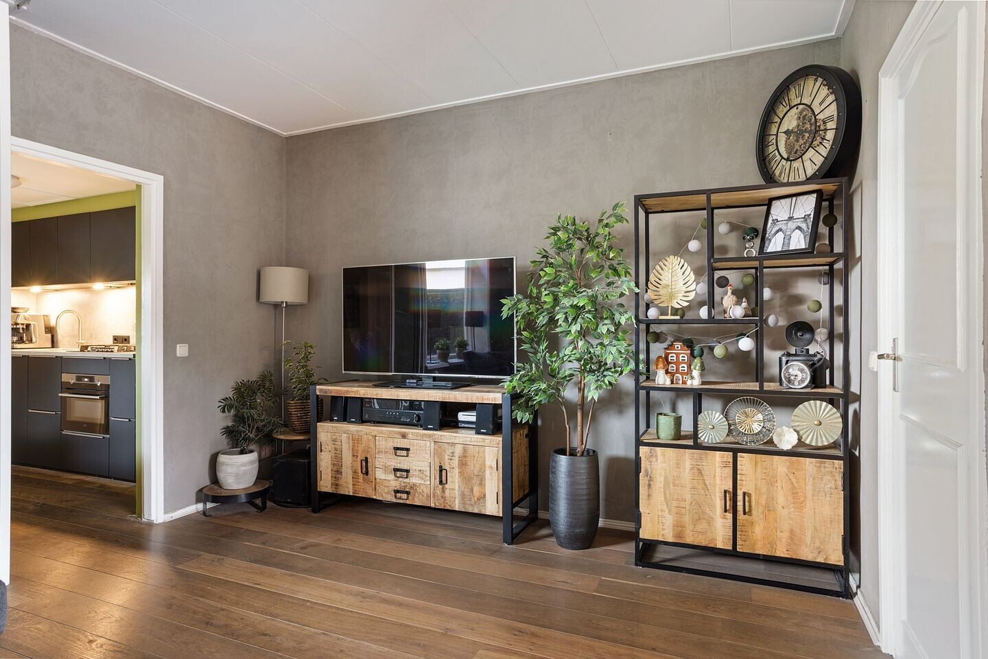 Tussenwoning te koop: Soerabaiastraat 10, Enschede