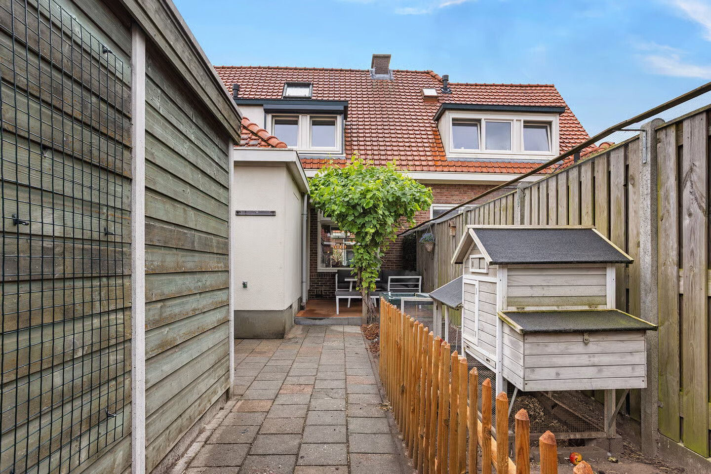 Tussenwoning te koop: Soerabaiastraat 10, Enschede