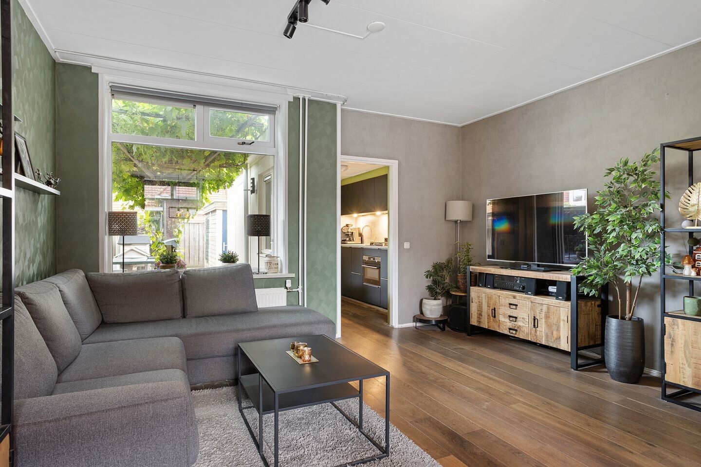 Tussenwoning te koop: Soerabaiastraat 10, Enschede