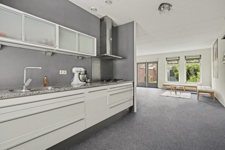 Tussenwoning te koop: Nassaustraat 29, Enschede