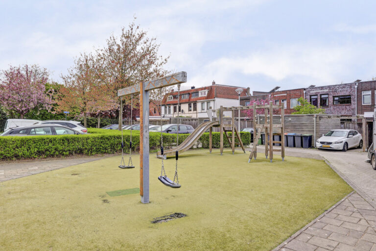 Tussenwoning te koop: Nassaustraat 29, Enschede