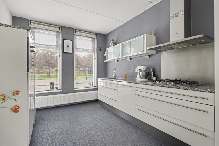 Tussenwoning te koop: Nassaustraat 29, Enschede