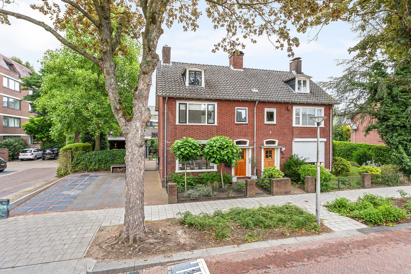 Twee-onder-één-kap te koop: Joan Coststraat 42, Enschede