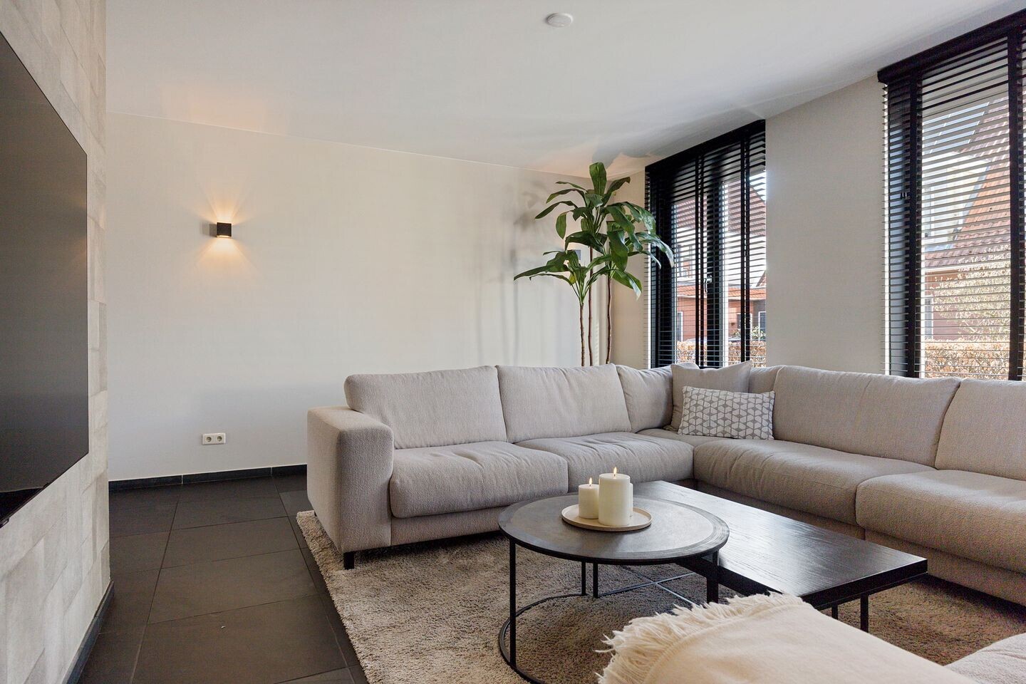 Hoekwoning te koop: Anjelierstraat 14, Enschede