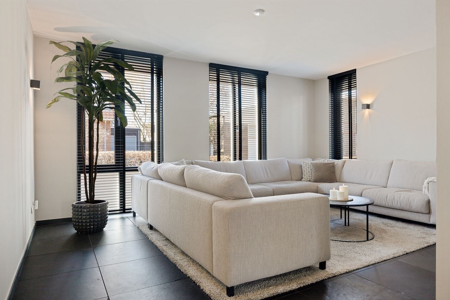 Hoekwoning te koop: Anjelierstraat 14, Enschede