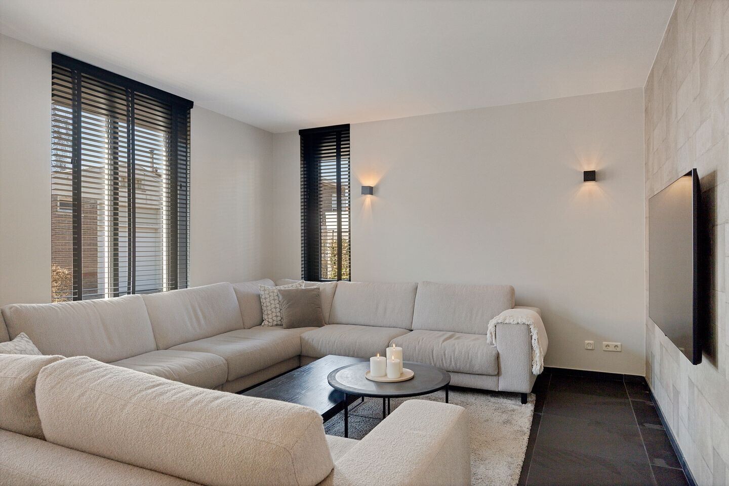 Hoekwoning te koop: Anjelierstraat 14, Enschede