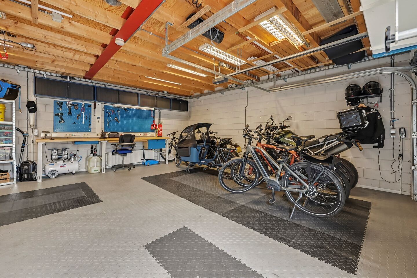 Hoekwoning te koop: Toekomststraat 207, Enschede