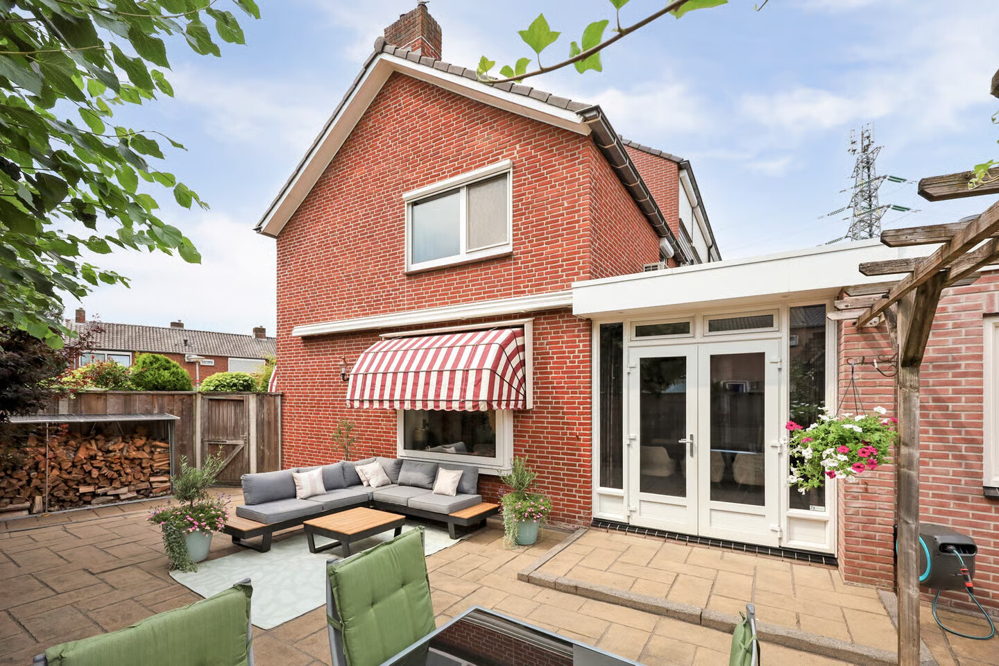 Hoekwoning te koop: Toekomststraat 207, Enschede